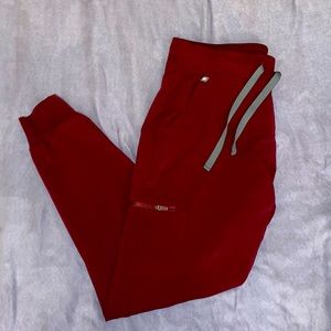 Figs Jamora medium regular burgundy.